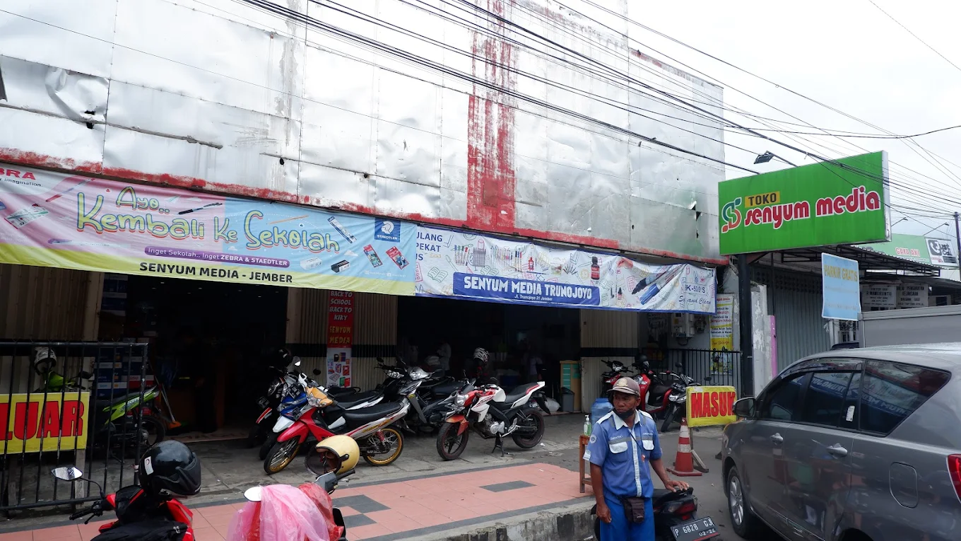 Senyum Media Trunojoyo